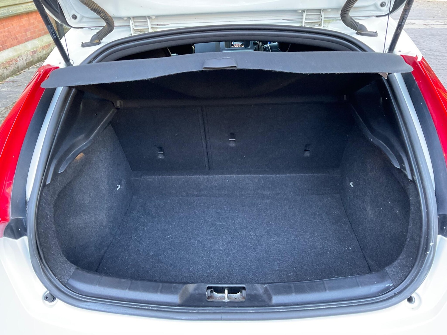 Used Volvo V40 2014 for sale - 76644653: Photo 30