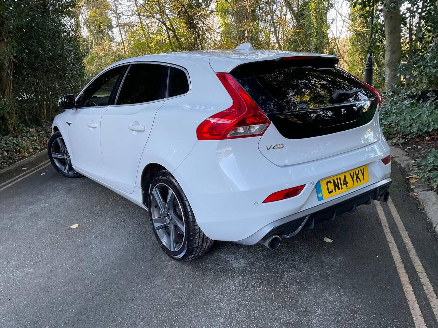 Used Volvo V40 2014 for sale - 76644653: Photo 4