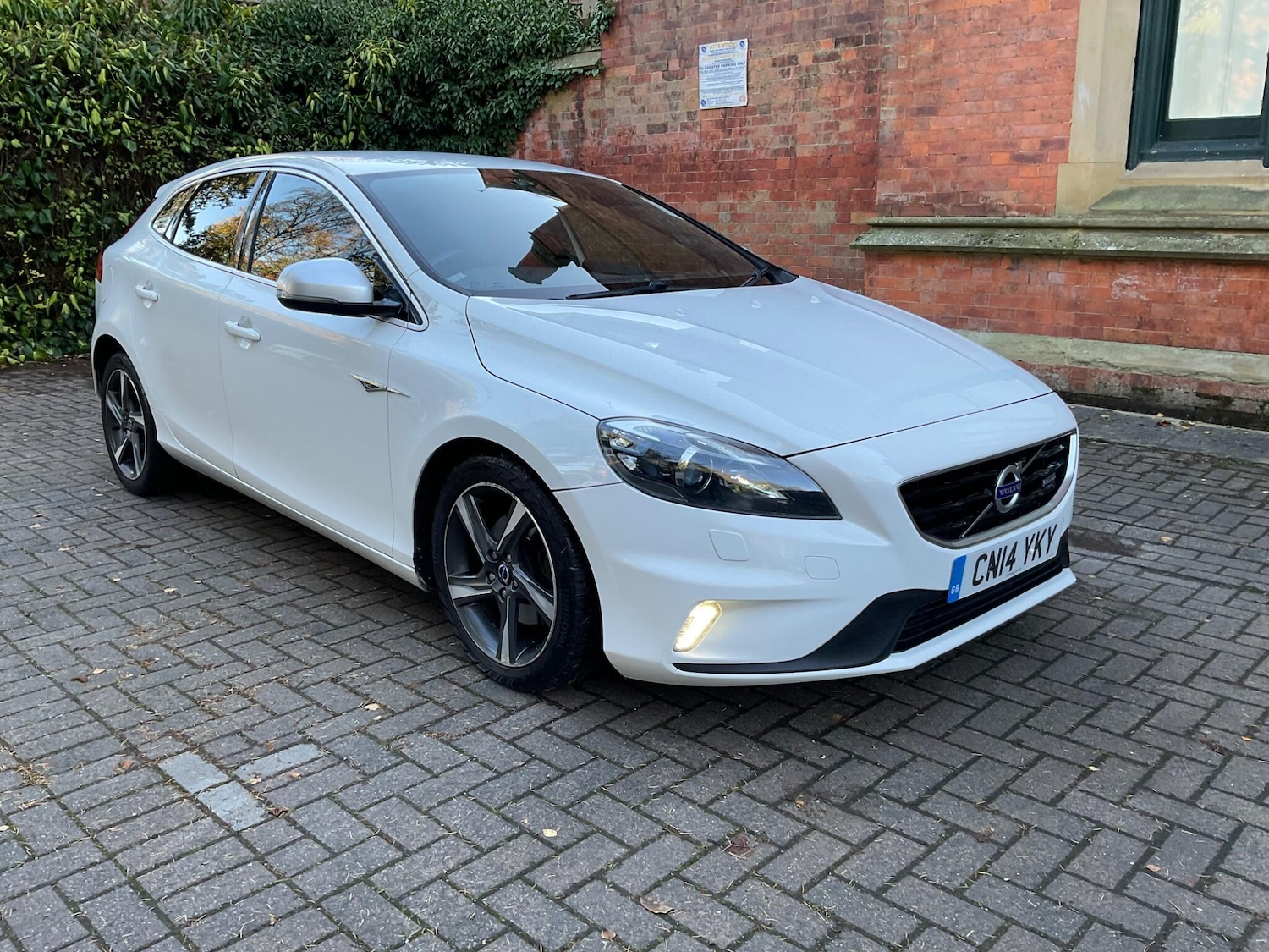 Used Volvo V40 2014 for sale - 76644653: Photo 5
