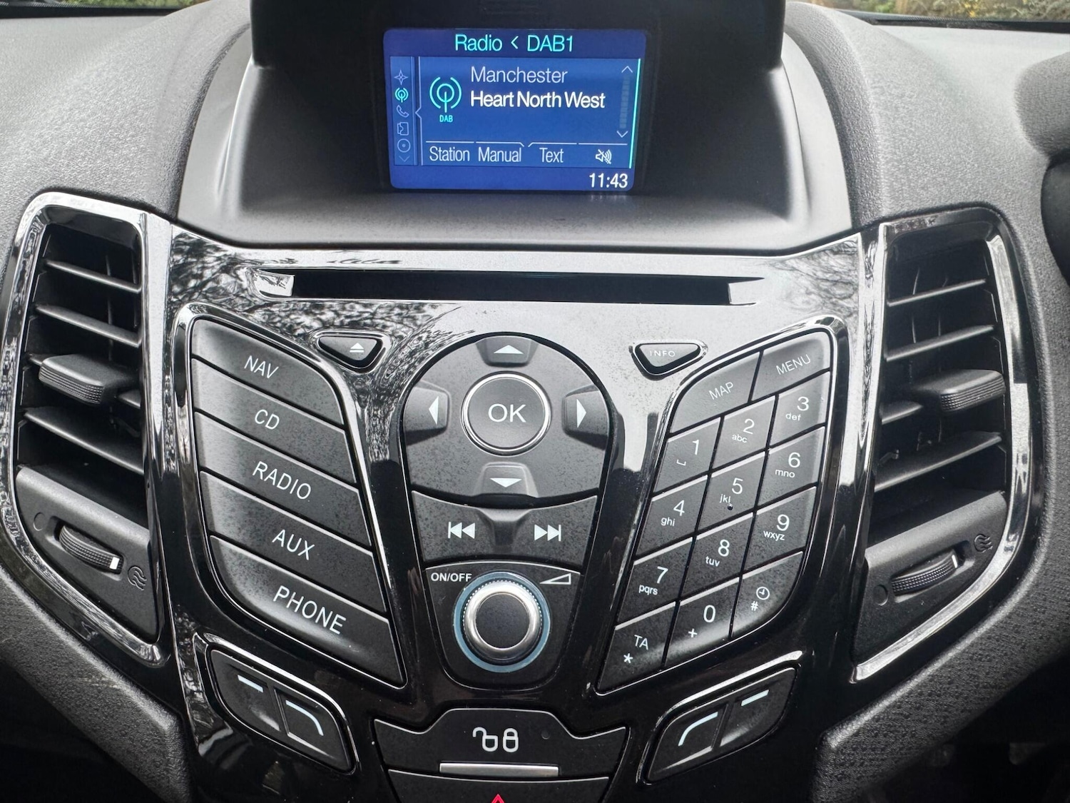 Used Ford Fiesta 2017 for sale - 78100932: Photo 24