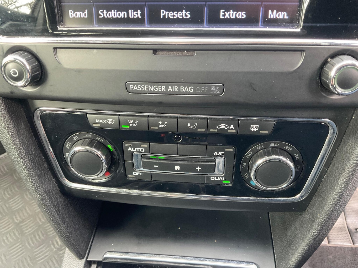 Used Skoda Superb 2015 for sale - 77882690: Photo 28