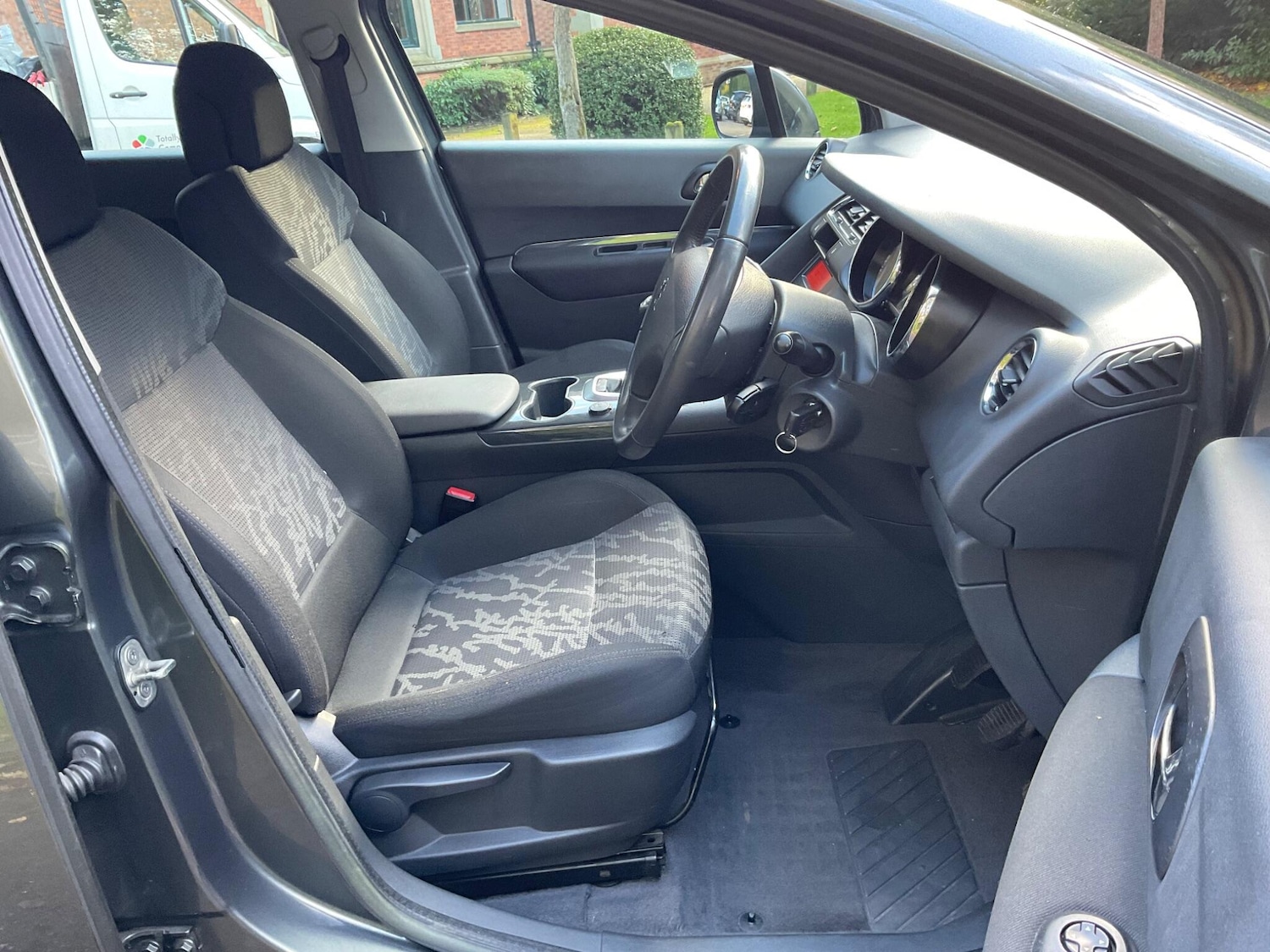 Used Peugeot 3008 2011 for sale - 76398817: Photo 14