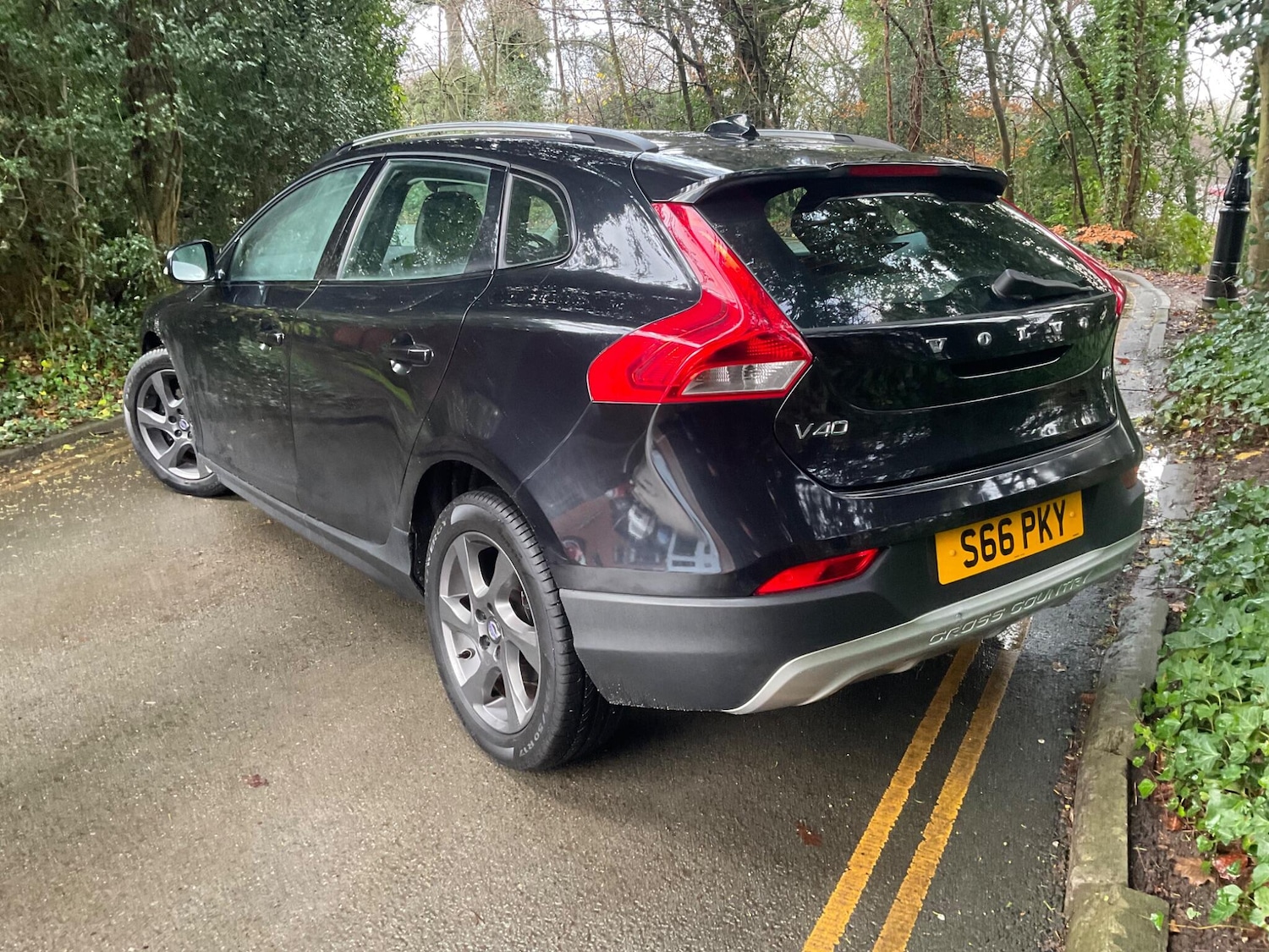 Used Volvo V40 Cross Country 2015 for sale - 76887212: Photo 2