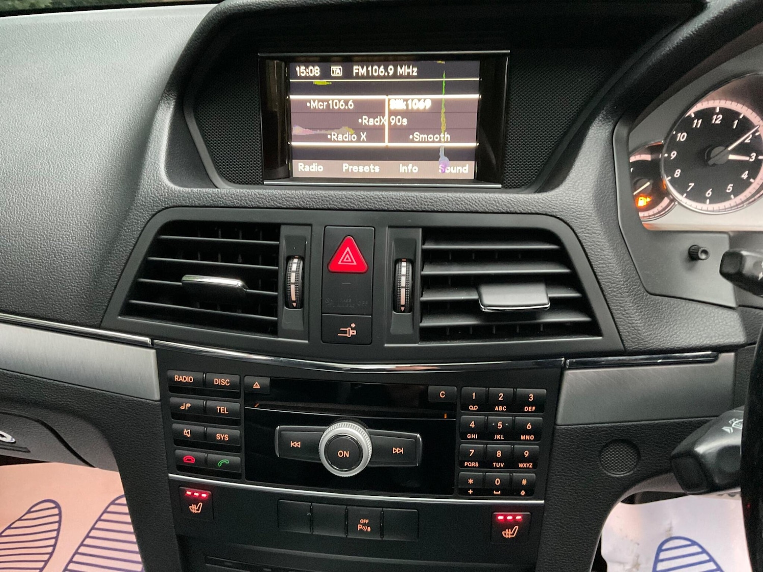 Used Mercedes-Benz E Class 2011 for sale - 77523966: Photo 32