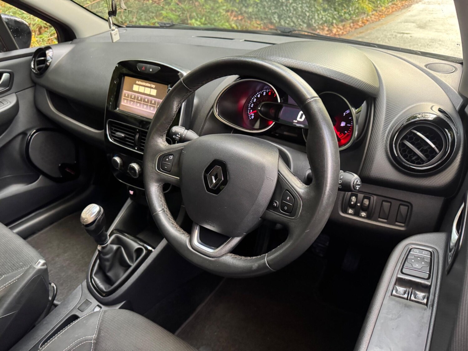 Used Renault Clio 2016 for sale - 76440833: Photo 12