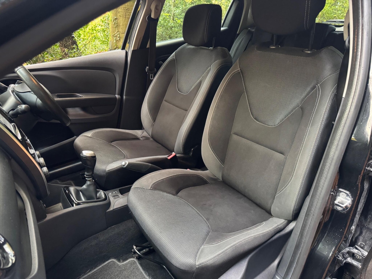 Used Renault Clio 2016 for sale - 76440833: Photo 17