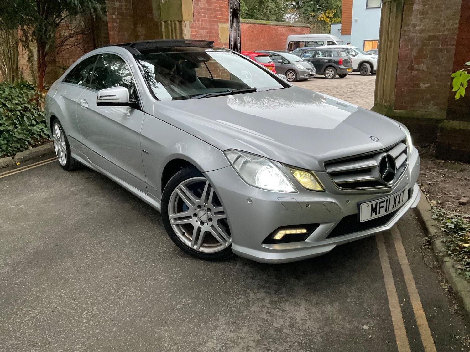 Used Mercedes-Benz E Class 2011 for sale - 76839370: Photo 1