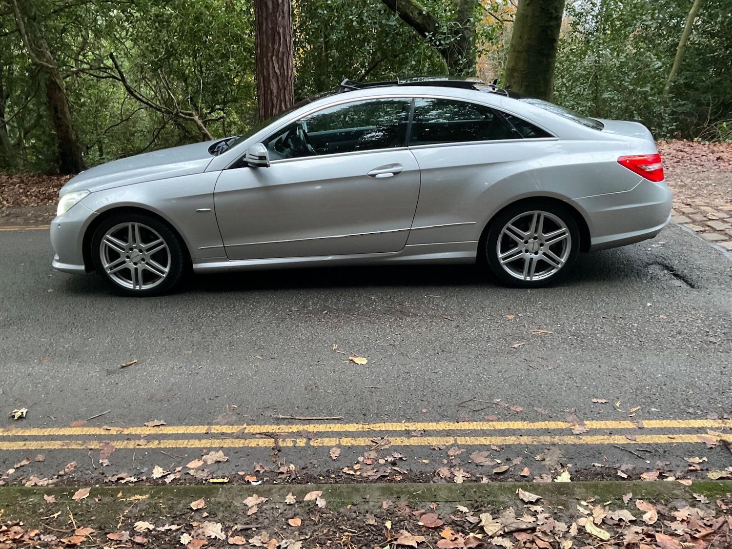 Used Mercedes-Benz E Class 2011 for sale - 76839370: Photo 8