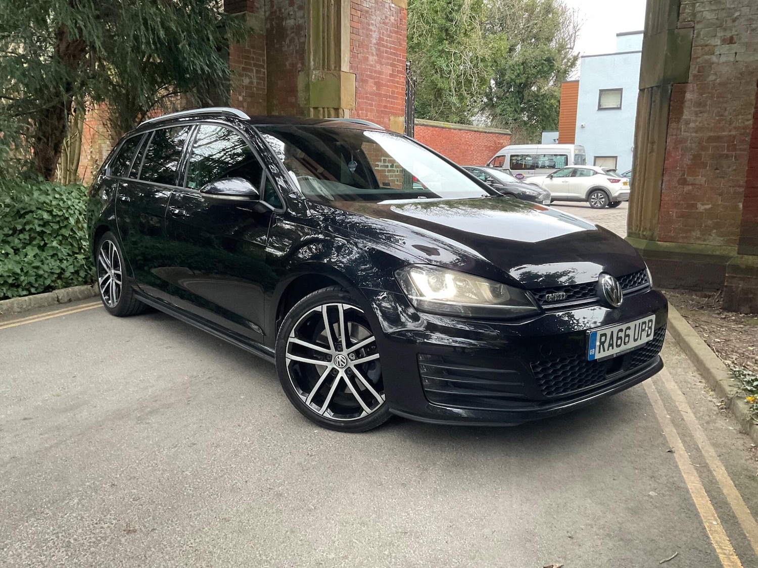 Used Volkswagen Golf 2017 for sale - 77066640: Photo 1