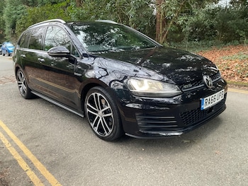 Used Volkswagen Golf 2017 for sale - 77066640: Photo