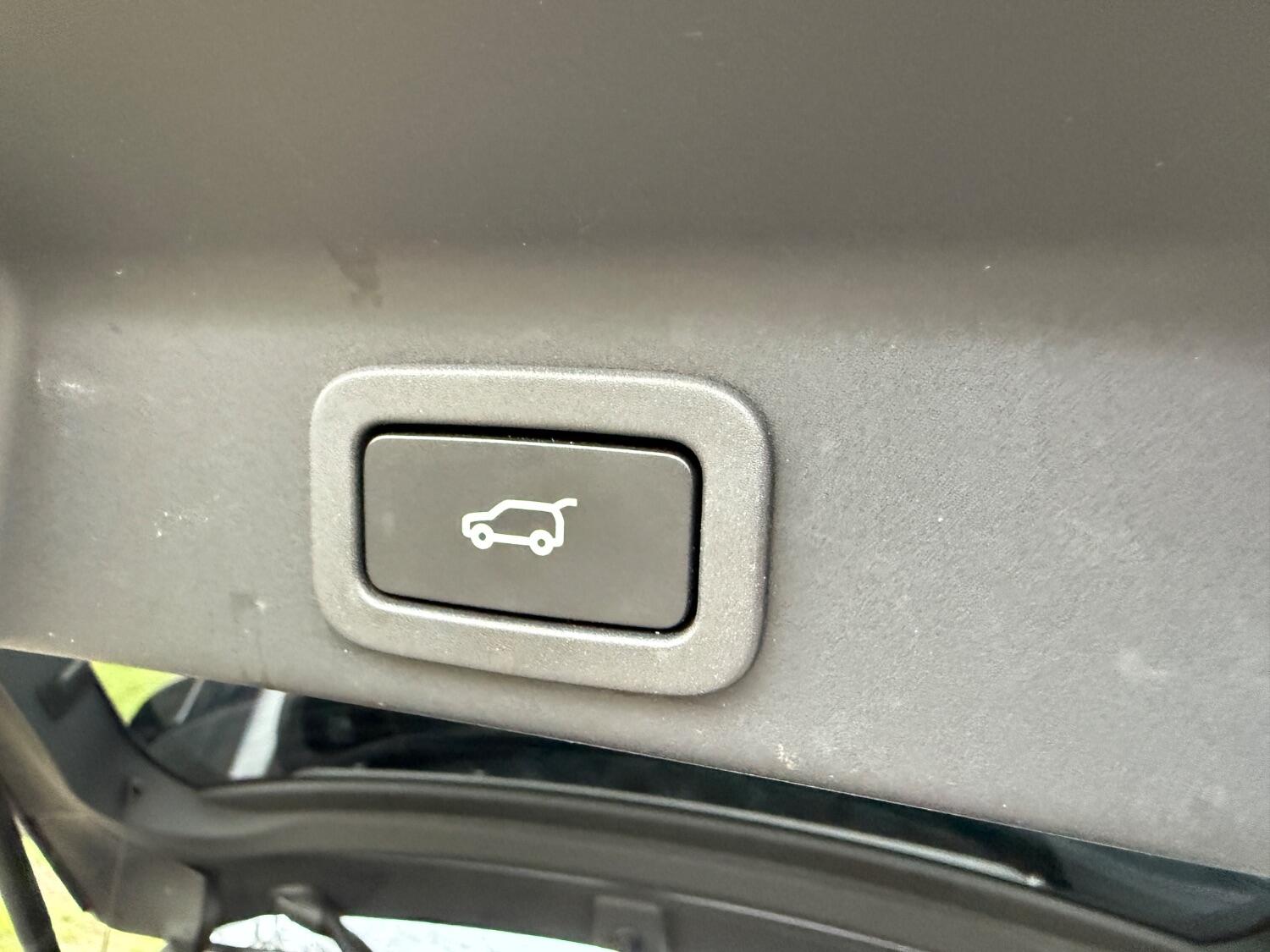 Used Jaguar F-Pace 2017 for sale - 77535872: Photo 26