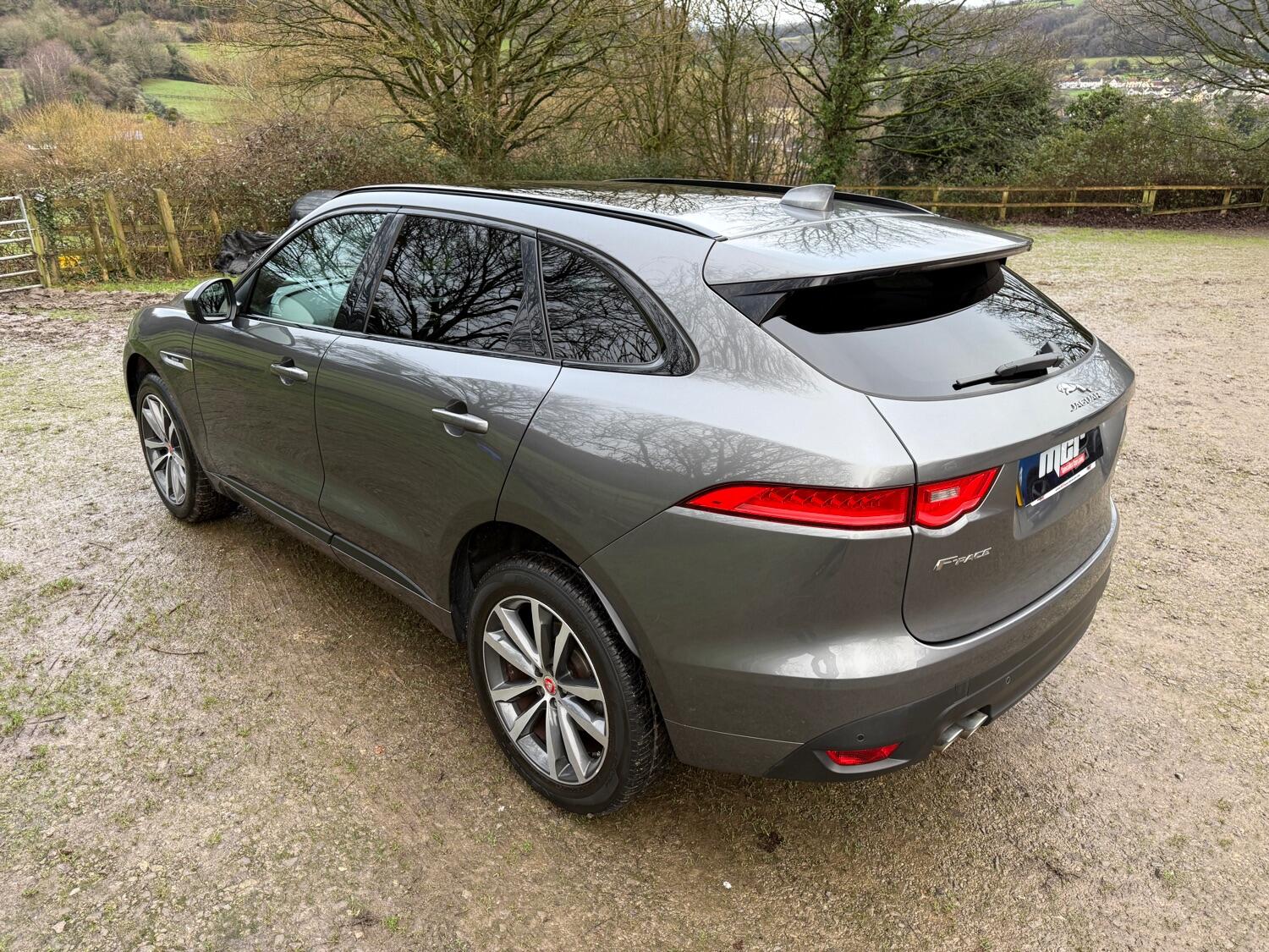 Used Jaguar F-Pace 2017 for sale - 77535872: Photo 9