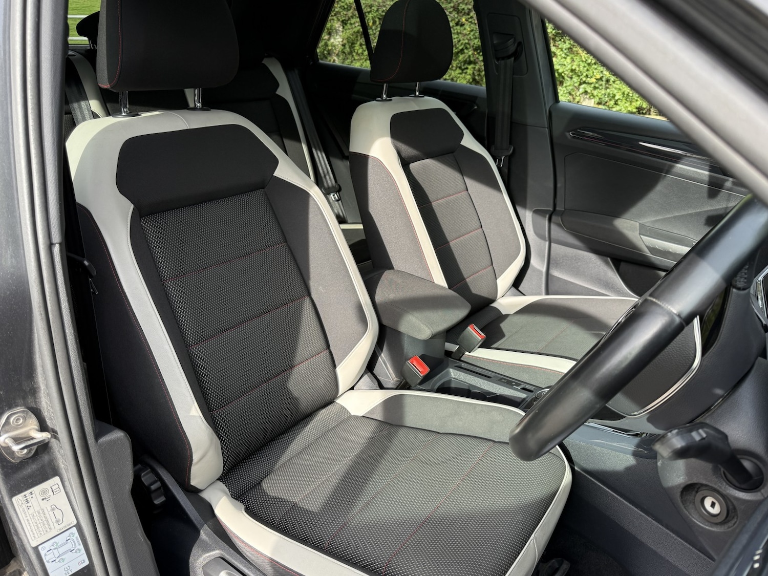 Used Volkswagen T-Roc 2018 for sale - 76618719: Photo 12