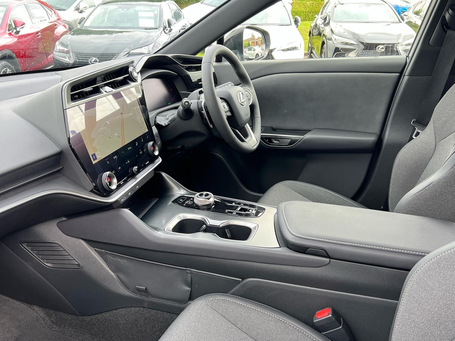 Used Lexus RZ 2025 for sale - 76692739: Photo 2