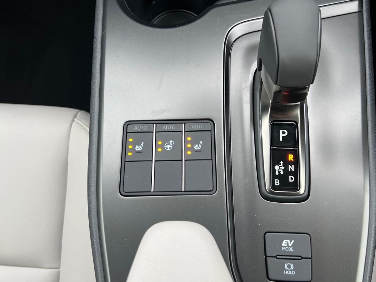 Used Lexus UX 2025 for sale - 76888351: Photo 17