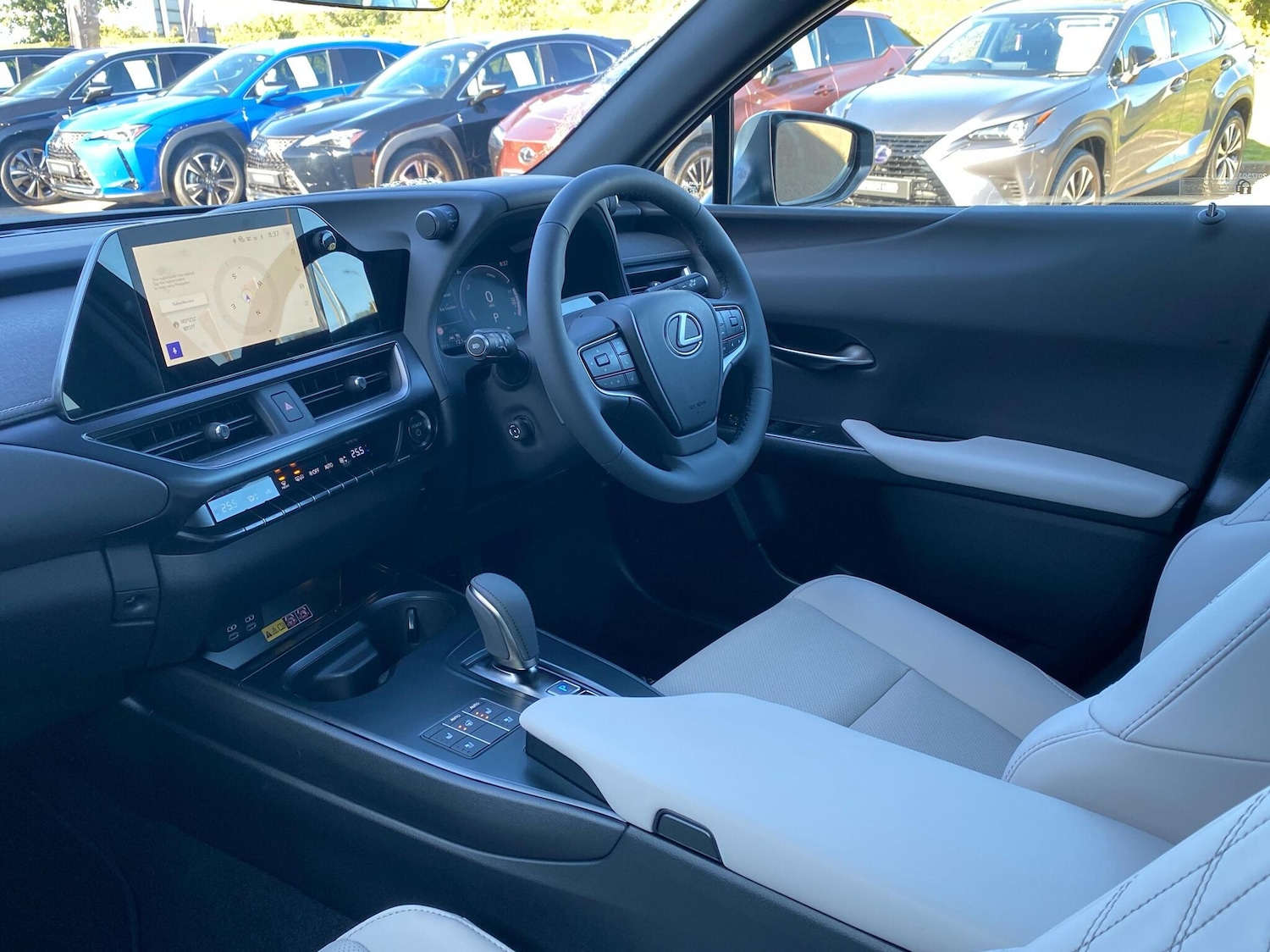 Used Lexus UX 2025 for sale - 76073771: Photo 2
