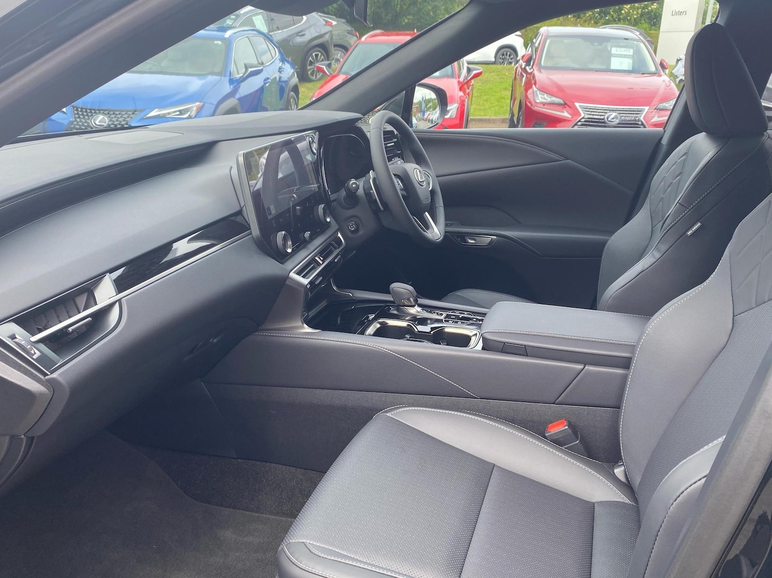 Used Lexus RX 2025 for sale - 76635383: Photo 2