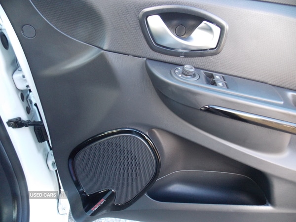 Used Renault Clio 2015 for sale - 76729429: Photo 18