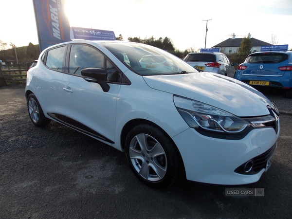 Used Renault Clio 2015 for sale - 76729429: Photo 2