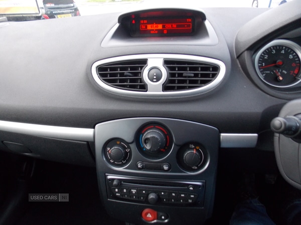 Used Renault Clio 2012 for sale - 76350099: Photo 19
