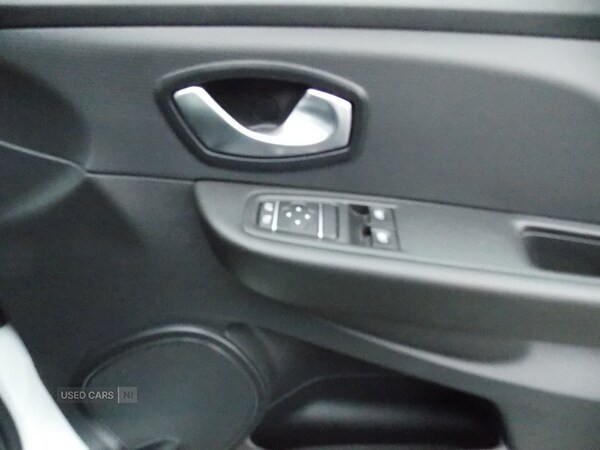 Used Renault Clio 2018 for sale - 76659576: Photo 17