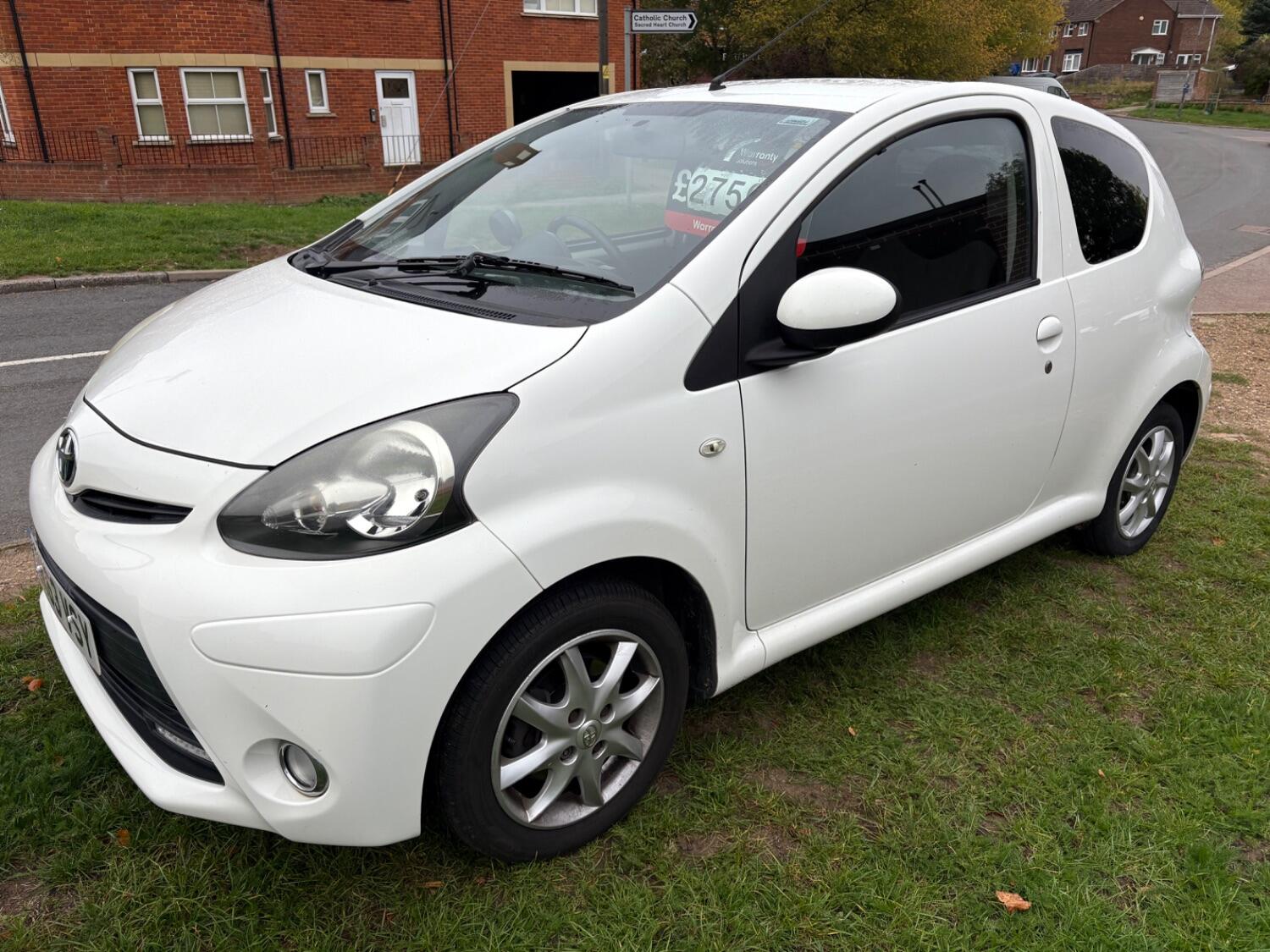 Used Toyota AYGO 2013 for sale - 76670800: Photo 2
