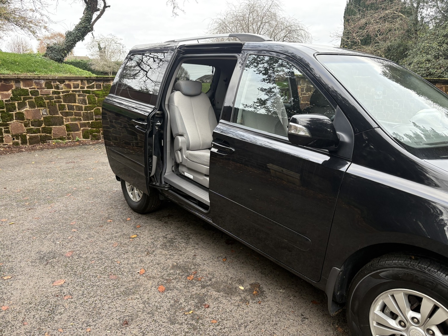 Used Kia Sedona 2011 for sale - 76670812: Photo 31