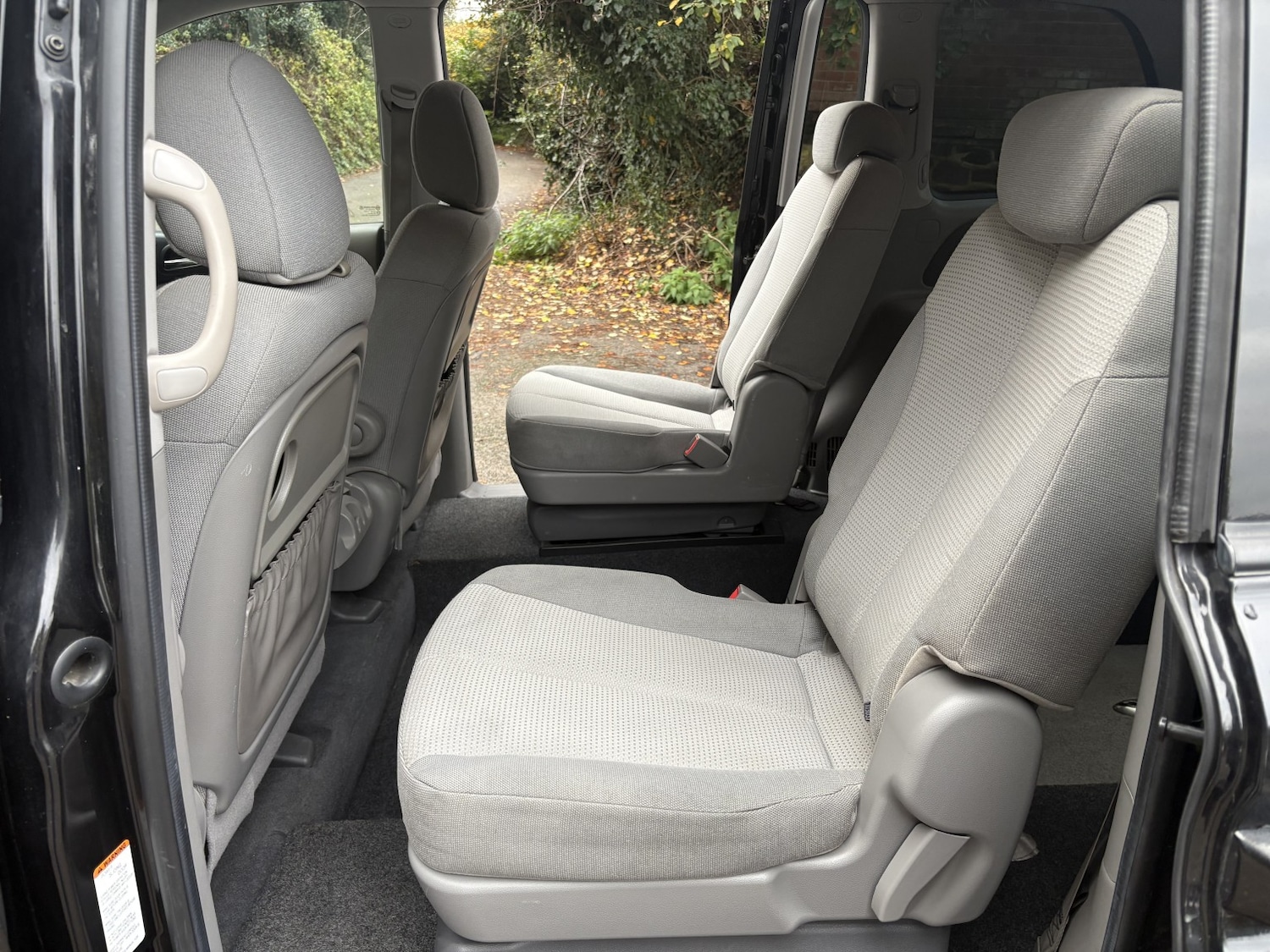 Used Kia Sedona 2011 for sale - 76670812: Photo 33