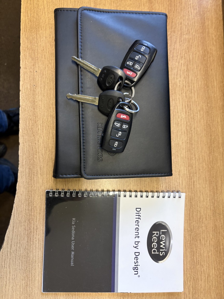 Used Kia Sedona 2011 for sale - 76670812: Photo 41