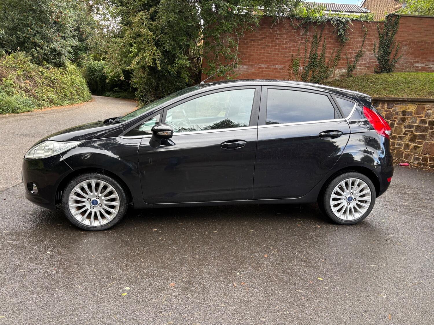 Used Ford Fiesta 2011 for sale - 76670776: Photo 2