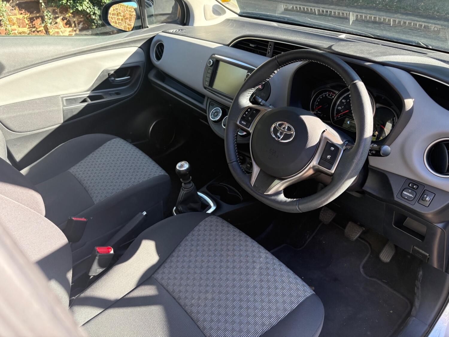 Used Toyota Yaris 2015 for sale - 76670739: Photo 13