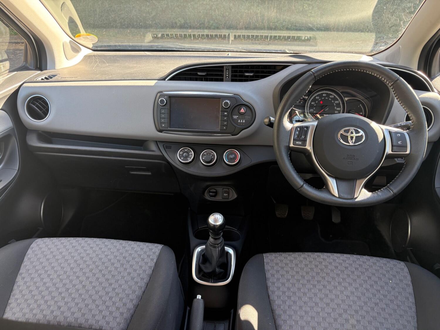 Used Toyota Yaris 2015 for sale - 76670739: Photo 14