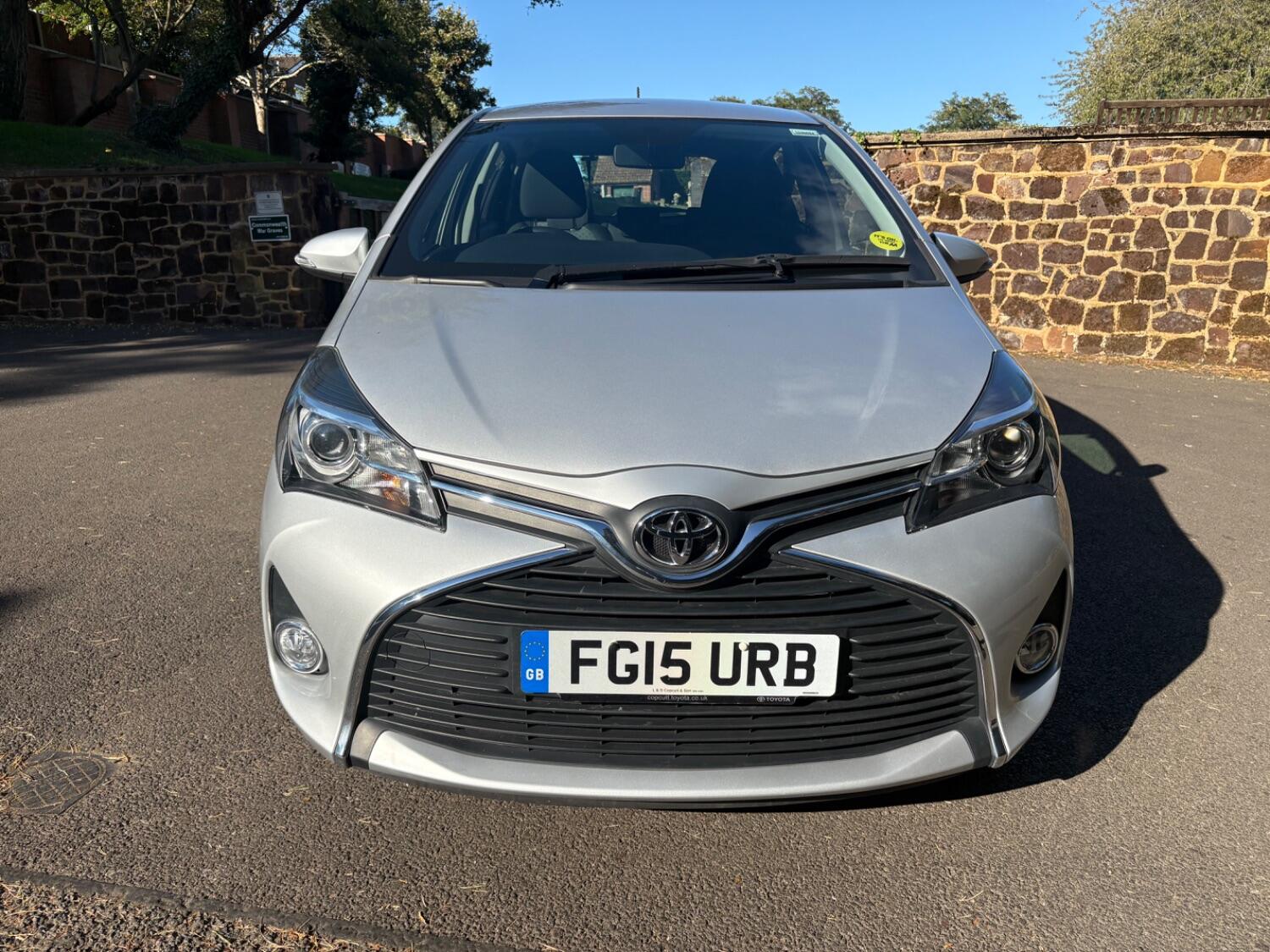 Used Toyota Yaris 2015 for sale - 76670739: Photo 2