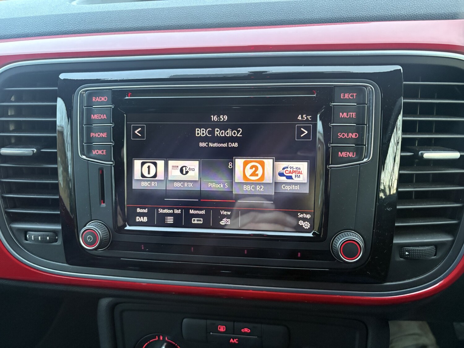 Used Volkswagen Beetle 2016 for sale - 77562524: Photo 21