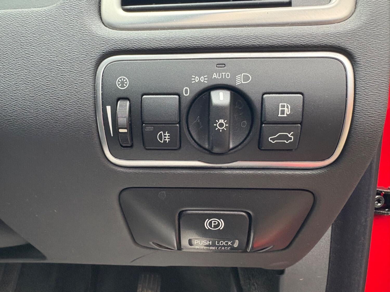 Used Volvo V70 2014 for sale - 76670799: Photo 26