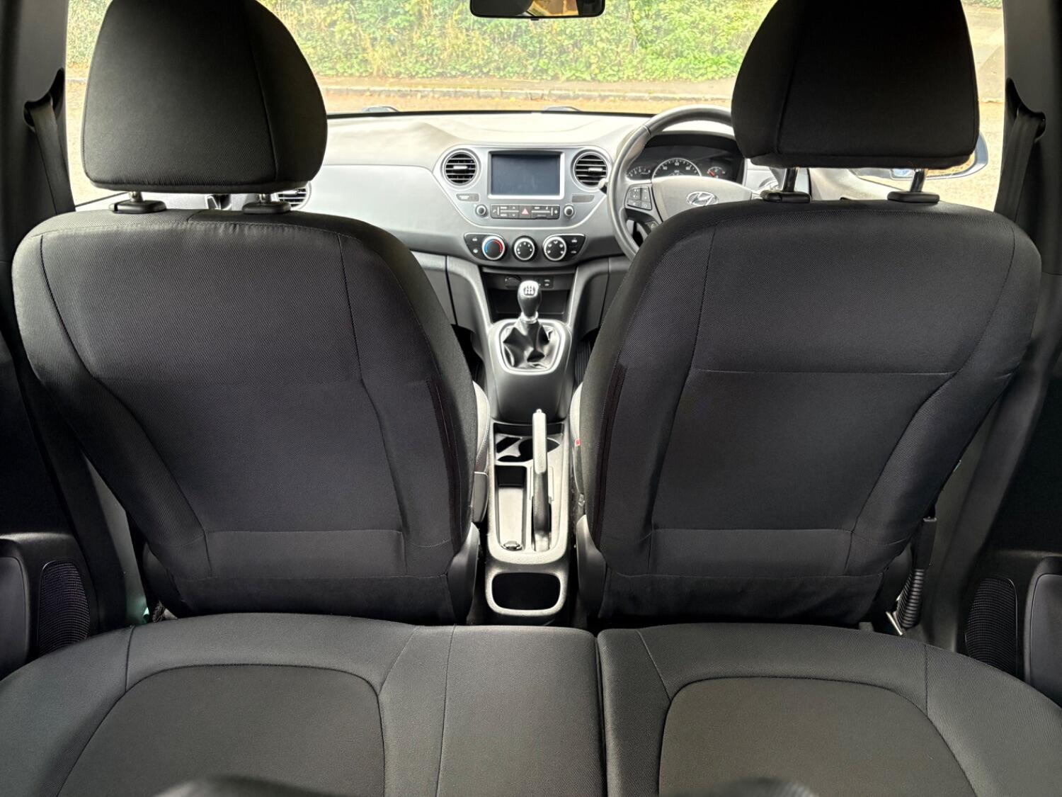 Used Hyundai i10 2018 for sale - 76670806: Photo 9