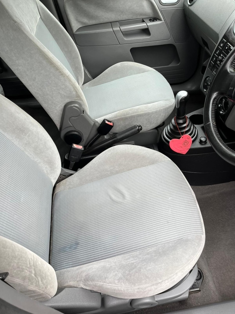 Used Ford Fusion 2002 for sale - 77518555: Photo 9