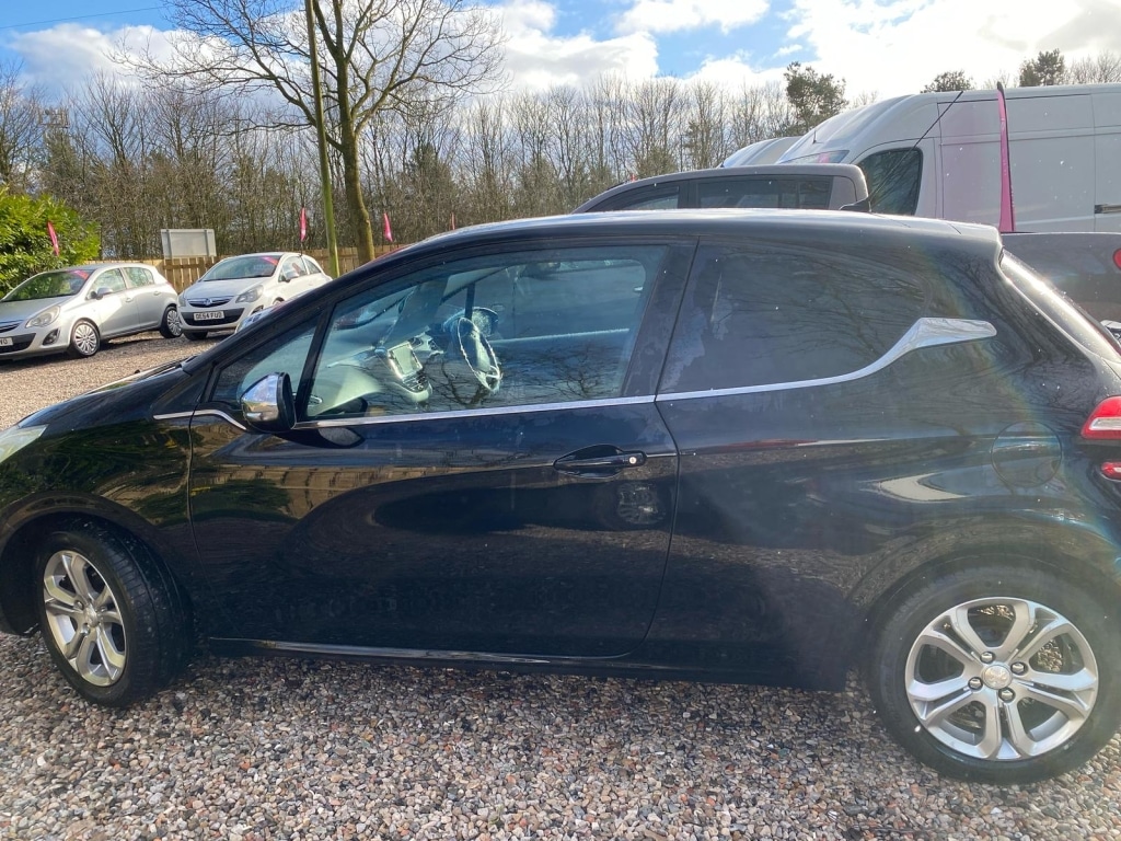 Used Peugeot 208 2015 for sale - 77379566: Photo 4