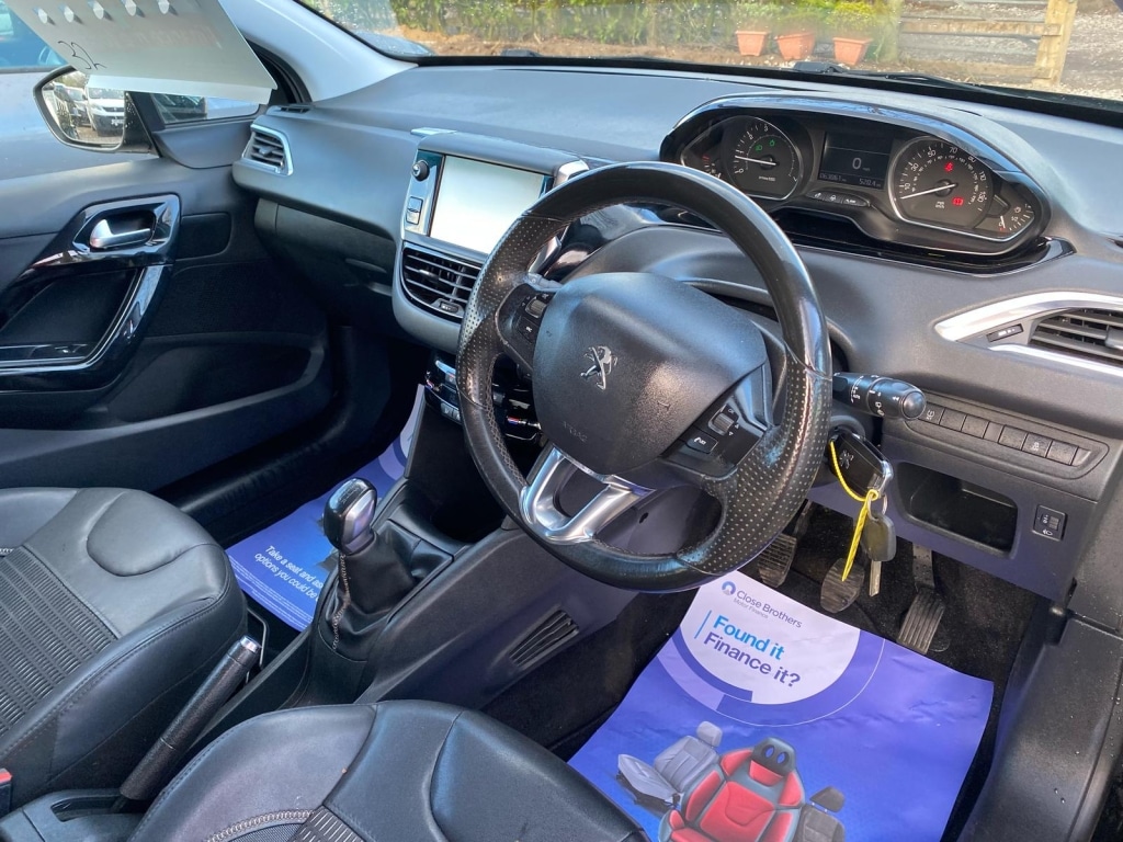 Used Peugeot 208 2015 for sale - 77379566: Photo 8