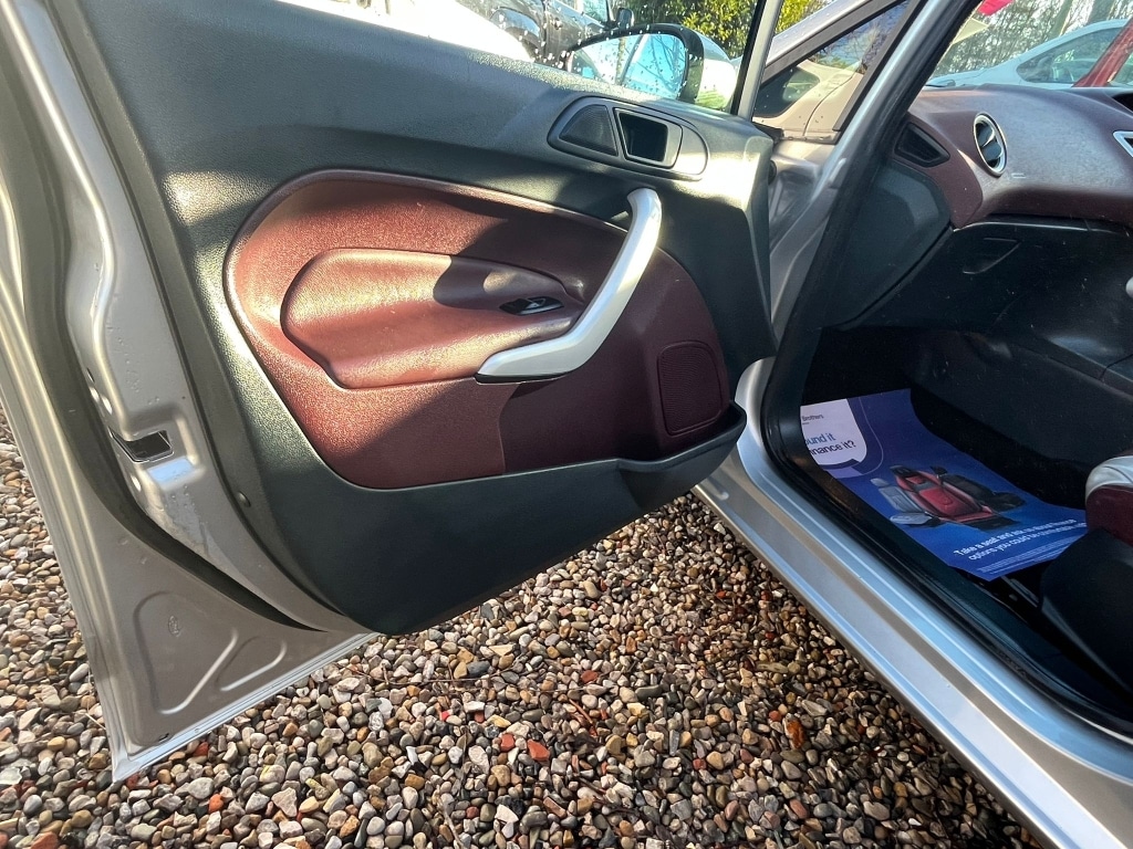 Used Ford Fiesta 2010 for sale - 77201539: Photo 10