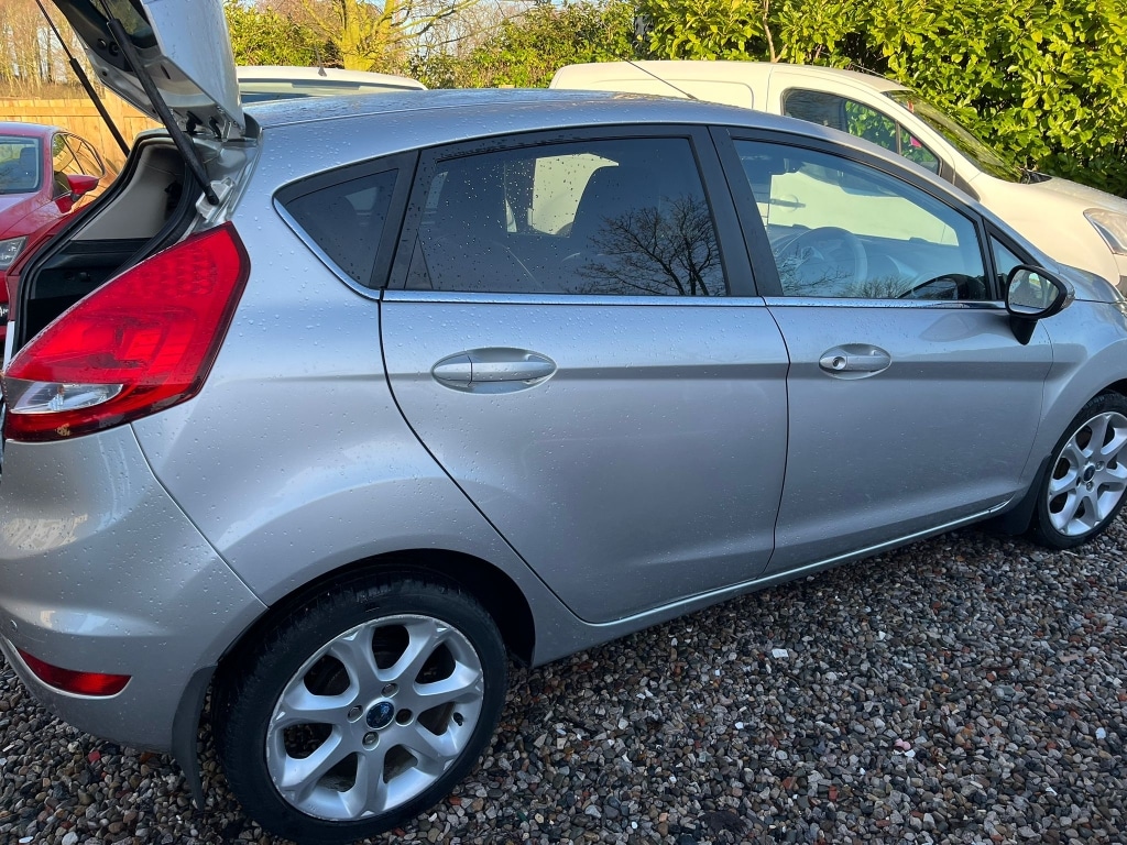 Used Ford Fiesta 2010 for sale - 77201539: Photo 4