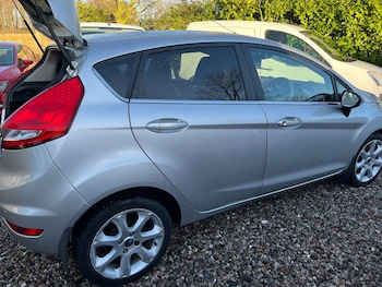 Used Ford Fiesta 2010 for sale - 77201539: Photo