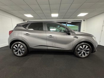 Used Renault Captur 2023 for sale - 78176040: Photo