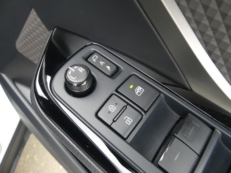 Used Toyota C-HR 2023 for sale - 77653666: Photo 24