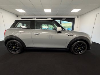 Used MINI Hatch 2021 for sale - 79369317: Photo