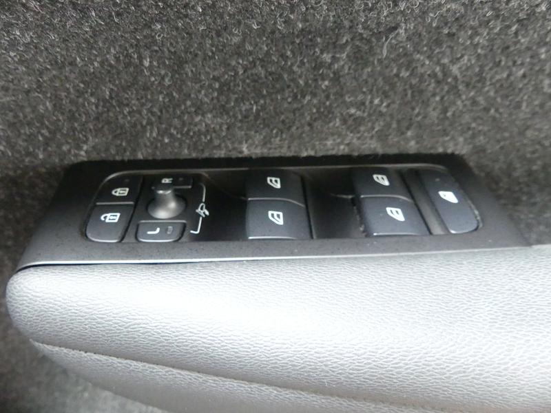 Used Volvo XC40 2020 for sale - 77989068: Photo 35