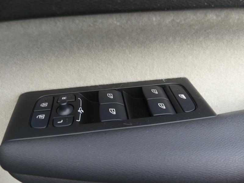 Used Volvo XC40 2020 for sale - 77248739: Photo 38