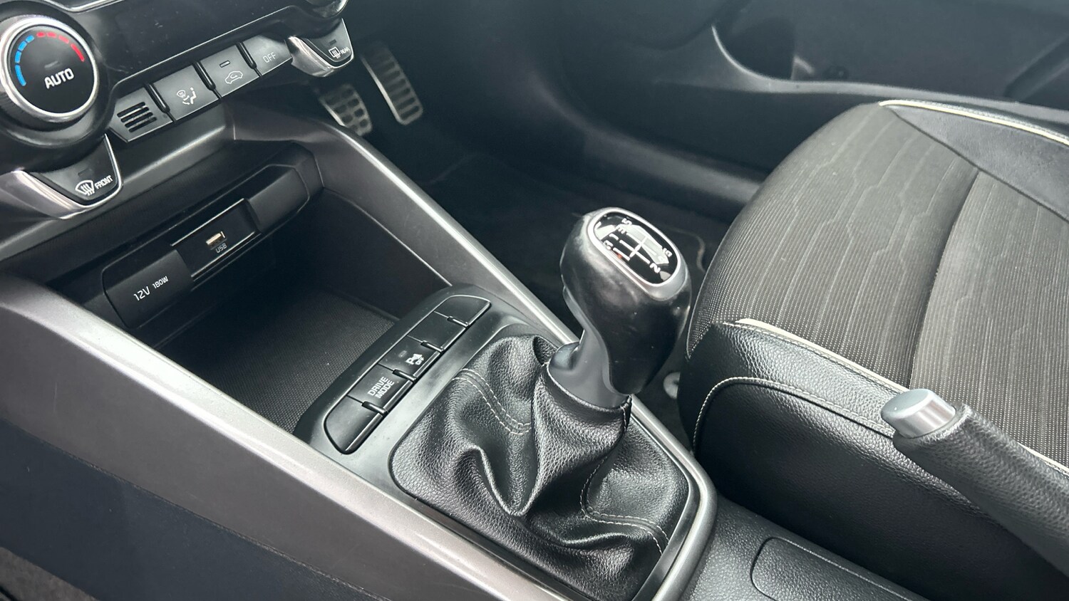 Used Kia Stonic 2022 for sale - 76924215: Photo 13