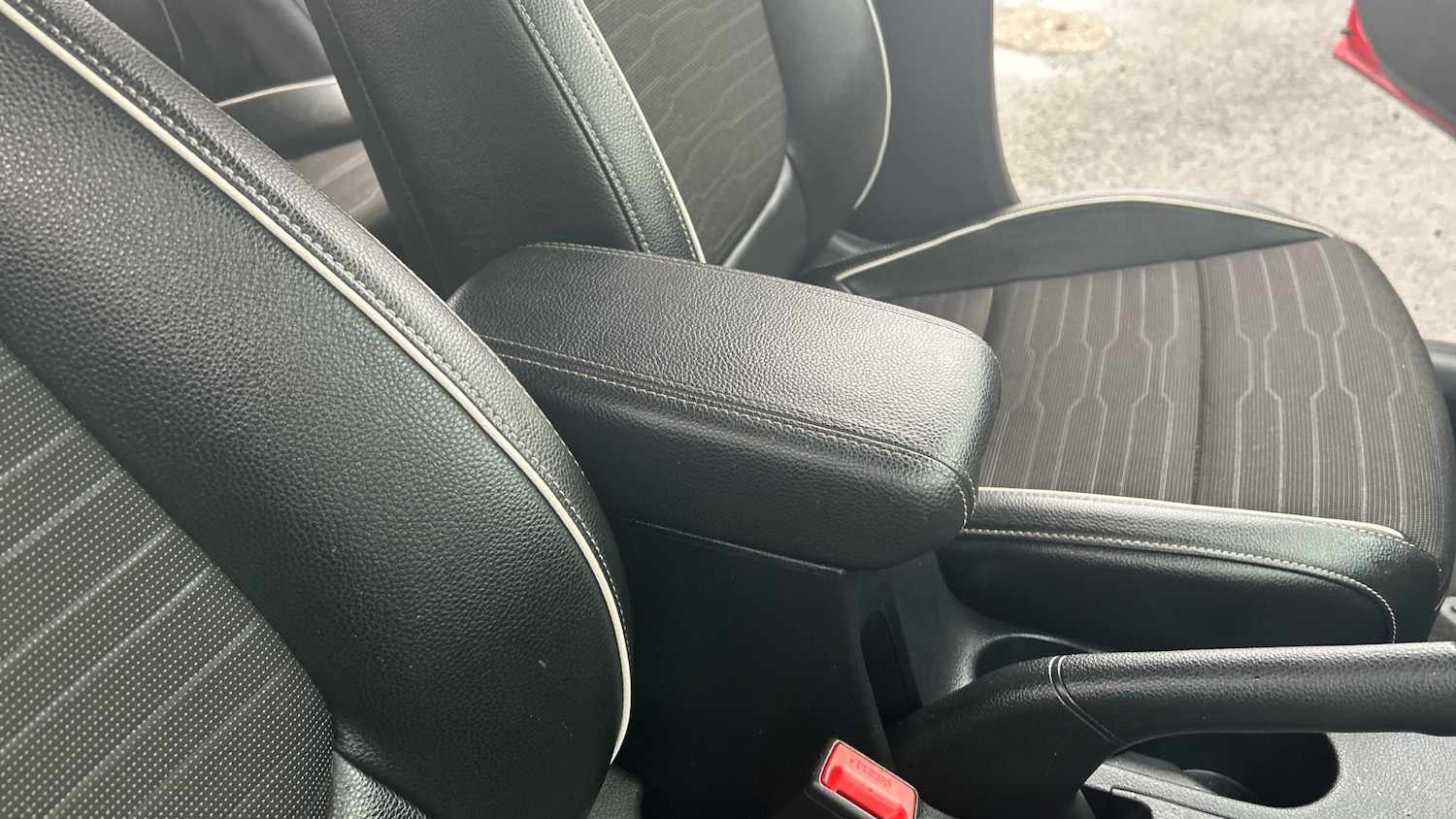 Used Kia Stonic 2022 for sale - 76924215: Photo 27