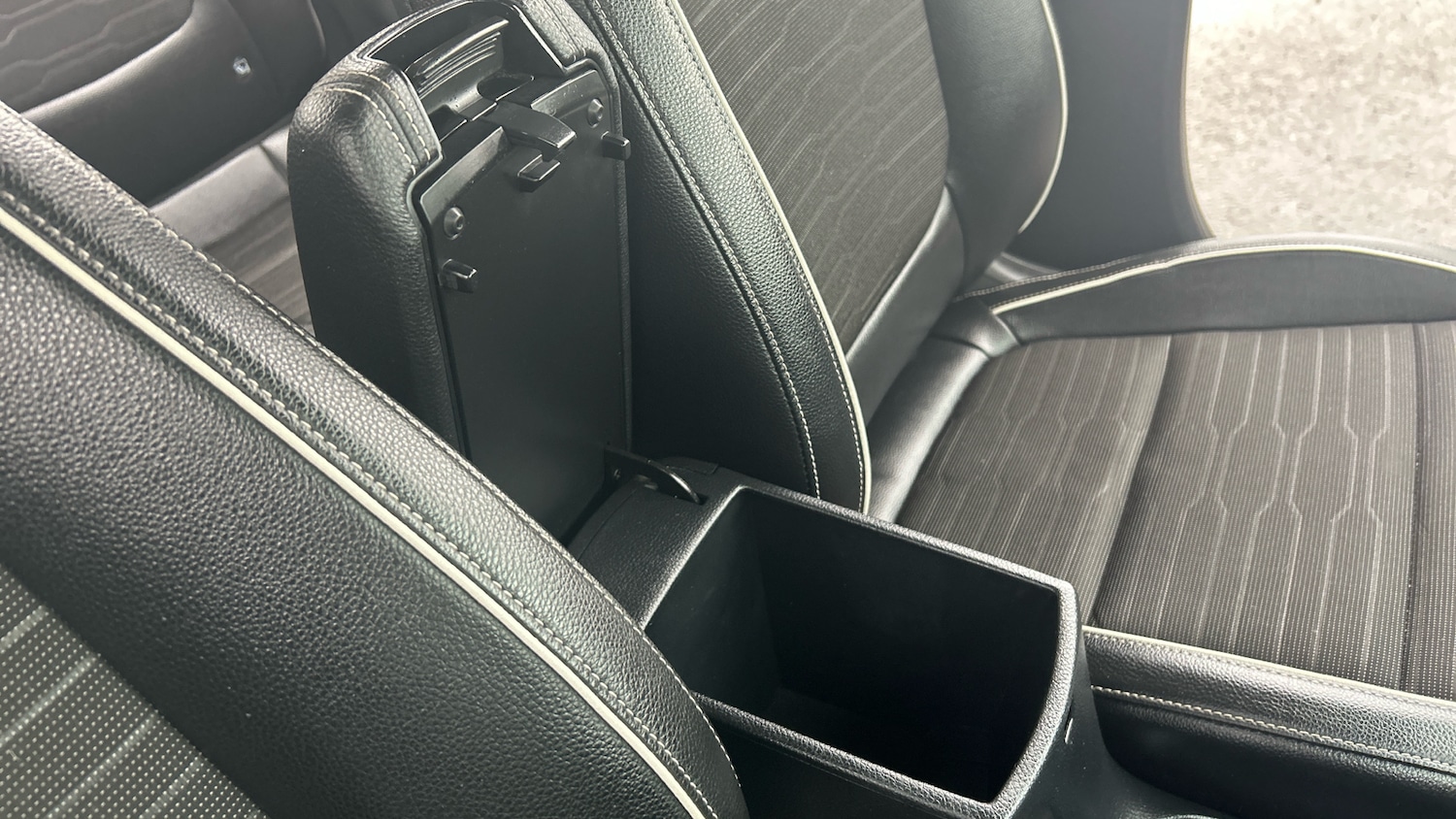 Used Kia Stonic 2022 for sale - 76924215: Photo 28